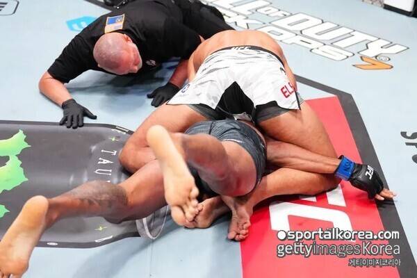 UFC 충격 장면…'믿기 힘든 오심' 20번 탭했지만, 심판은 외면 → 그대로 실신