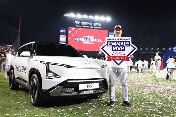 '90억이 안 아깝네' 2년 부진 씻고 MVP까지, 완벽히 살아난 '타격 기계'…LG가 대체 얼마를 줘야 할까