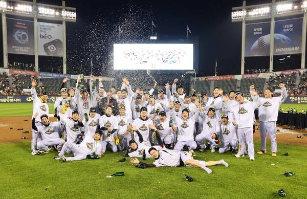 '90억이 안 아깝네' 2년 부진 씻고 MVP까지, 완벽히 살아난 '타격 기계'…LG가 대체 얼마를 줘야 할까