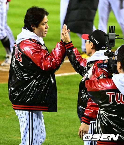 방출→LG 와서 4년간 93홀드→KS 무실점…40세 ‘헌신좌’, 다년 계약 안 될까 “베테랑은 항상 절벽 위에 서 있다”