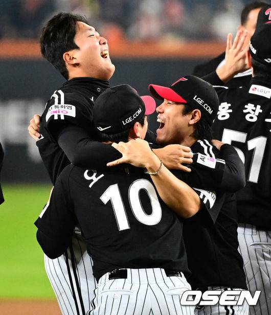 방출→LG 와서 4년간 93홀드→KS 무실점…40세 ‘헌신좌’, 다년 계약 안 될까 “베테랑은 항상 절벽 위에 서 있다”