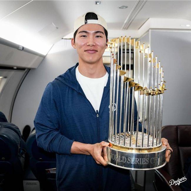 김혜성처럼 될 거면 ML 가지 말라고? 천만의 말씀, 1년차에 韓 야수 최초 미국 정복→오타니+커쇼도 안아줬다