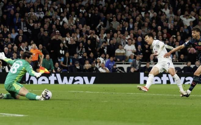 '英 BBC도 환호' 손흥민도 사람인데...SON 1대1 미스 '충격 저격' 감독, 드디어 22년 한풀이 성공?