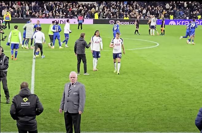 손흥민 주장이면 다 박살냈다, 토트넘 충격 감독+코치 무시 사태...막장 주장단 심각 논란