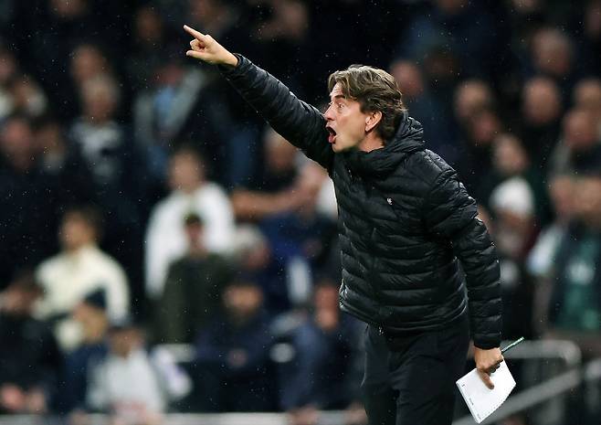 손흥민 주장이면 다 박살냈다, 토트넘 충격 감독+코치 무시 사태...막장 주장단 심각 논란