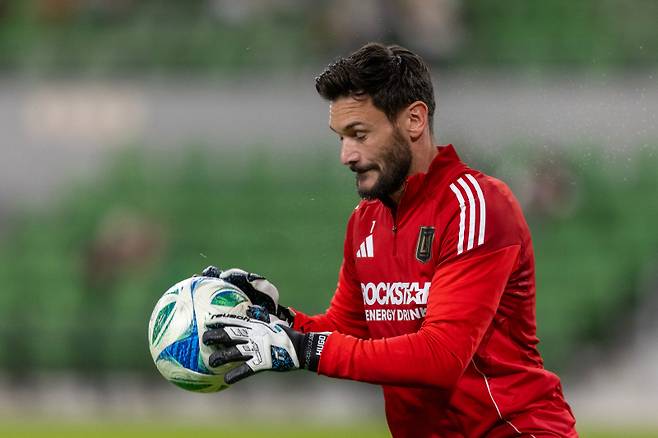 손흥민보다 더 큰 임팩트, 보기 어려운 장면이 나왔다…4년 4개월 만에 PK 막은 요리스