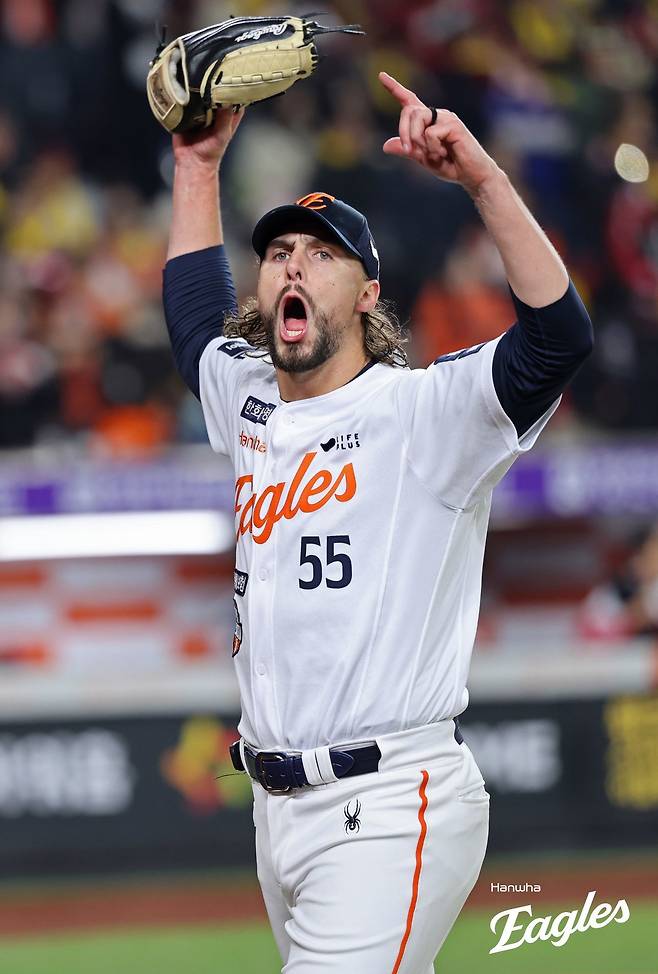 ‘폰세·와이스 재계약 할 수 있나요?’ 한화 손혁 단장에게 물어보니 “최대한의 오퍼 한다”