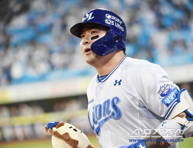 '418HR' 국민거포, 전격 은퇴 선언