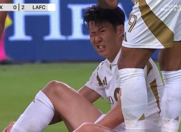 '손흥민 부상시키려고 작정했다' 2경기 동안 더러웠던 오스틴, 하지만 못 막았다...에이스의 '숙명' 업고 활약한 SON