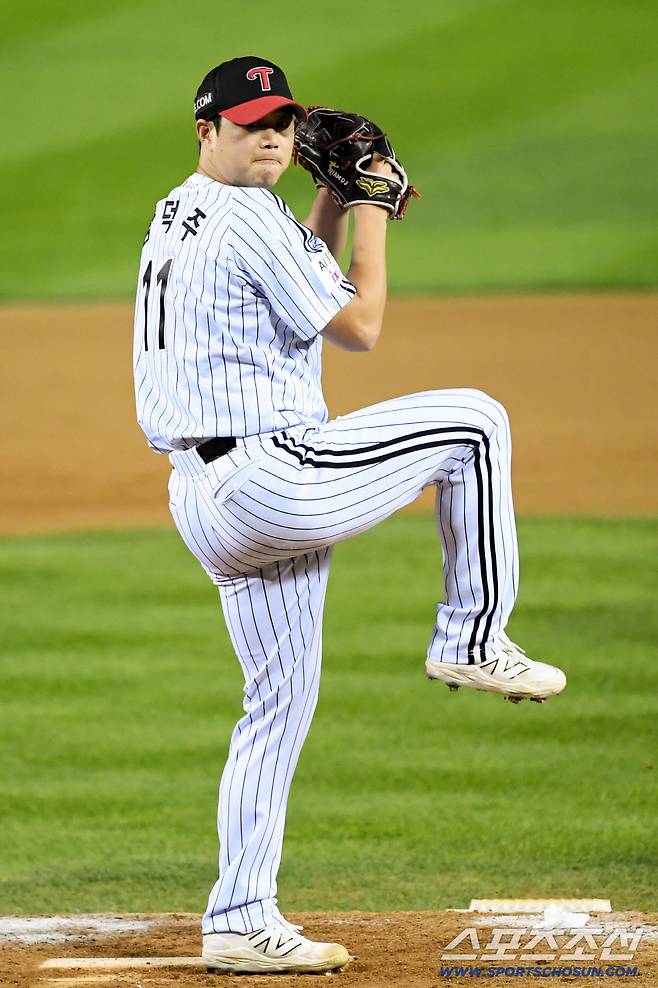 FA 38억 먹튀? → KS 무실점 했잖아. 미친 유관력의 사나이. 그래도 미안한 마음은 여전히..