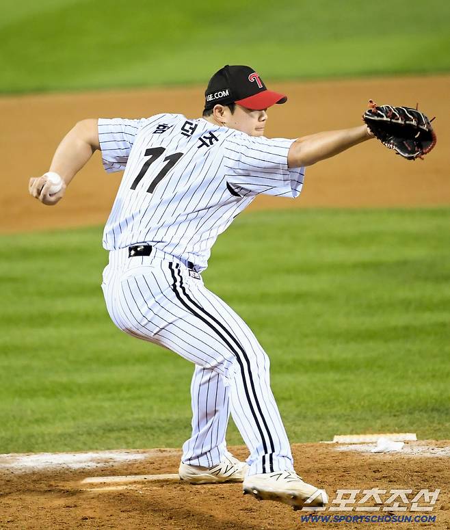 FA 38억 먹튀? → KS 무실점 했잖아. 미친 유관력의 사나이. 그래도 미안한 마음은 여전히..