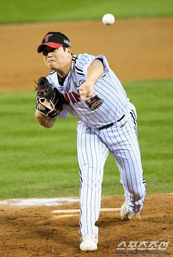 FA 38억 먹튀? → KS 무실점 했잖아. 미친 유관력의 사나이. 그래도 미안한 마음은 여전히..