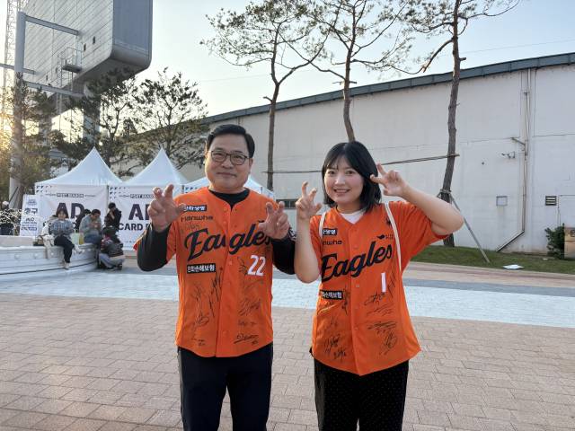 “한화 덕분에… 나는 행복합니다” 야구장서 하나 돼 울고 웃은 팬들 [주간볼로그]