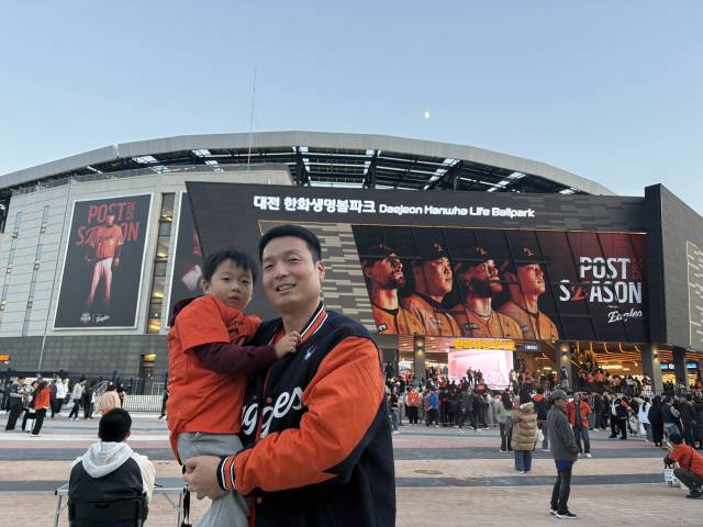 “한화 덕분에… 나는 행복합니다” 야구장서 하나 돼 울고 웃은 팬들 [주간볼로그]
