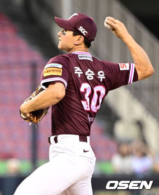 '팔꿈치 인대 접합 수술→현역 입대' 30세이브 투수,