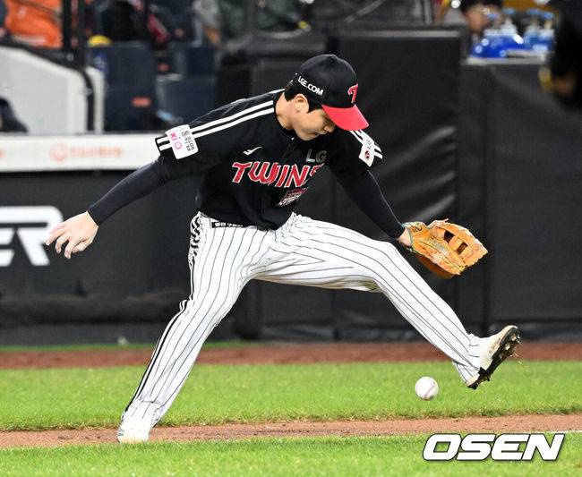 ‘전화위복’ 오스틴 잔부상→문보경 1루수→구본혁 3루수…“번트 타구 안 잡자 다들 걱정하더라, 내 인생 최고의 선택” [KS 비하인드]