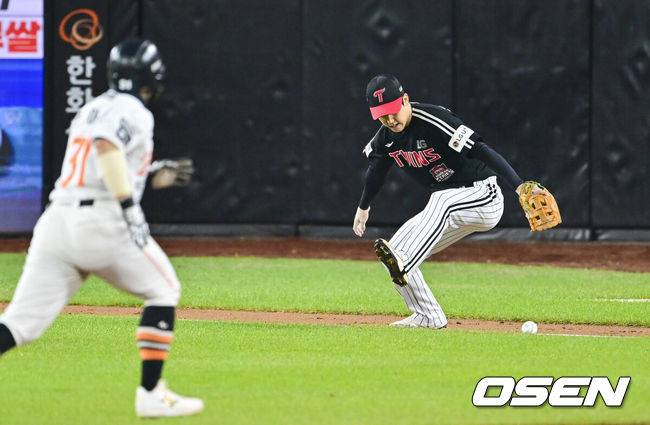 ‘전화위복’ 오스틴 잔부상→문보경 1루수→구본혁 3루수…“번트 타구 안 잡자 다들 걱정하더라, 내 인생 최고의 선택” [KS 비하인드]