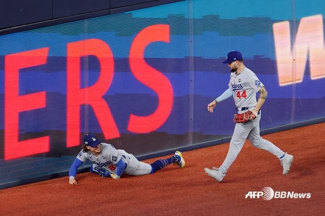 9회말 2사 만루서 동료와 충돌→그대로 좌절