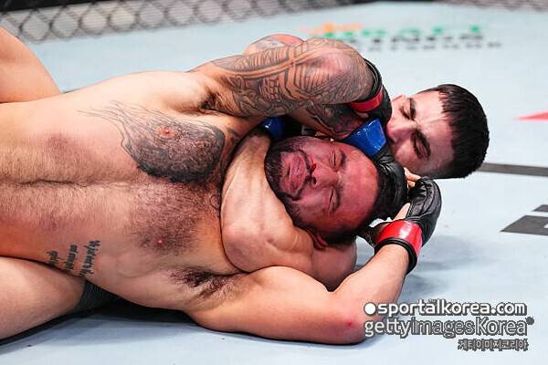 '초유의 사태' 세계 최고 무대 UFC서 '승부조작 의혹'… '배당 급락→1라운드 패→조용한 방출' 팬들 분노에도 UFC는 침묵