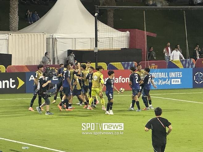 일본에 아프리카 무너졌다…‘킬러패스’ 한번에 월드컵 결승골, 日 모로코 2-0 누르고 ‘U-17 월드컵 첫 승’ [현장 REVIEW] 