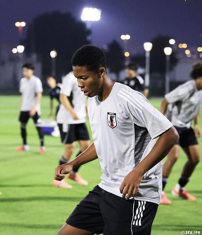 일본에 아프리카 무너졌다…‘킬러패스’ 한번에 월드컵 결승골, 日 모로코 2-0 누르고 ‘U-17 월드컵 첫 승’ [현장 REVIEW] 