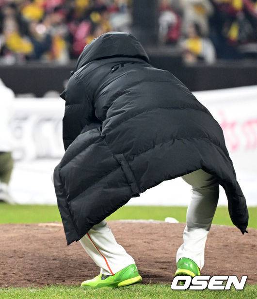 ‘한화 초비상’ 대전 흙 챙긴 슈퍼 에이스, 진짜 작별인가…美보도 나왔다 “폰세 ML 복귀에 관심 보여”