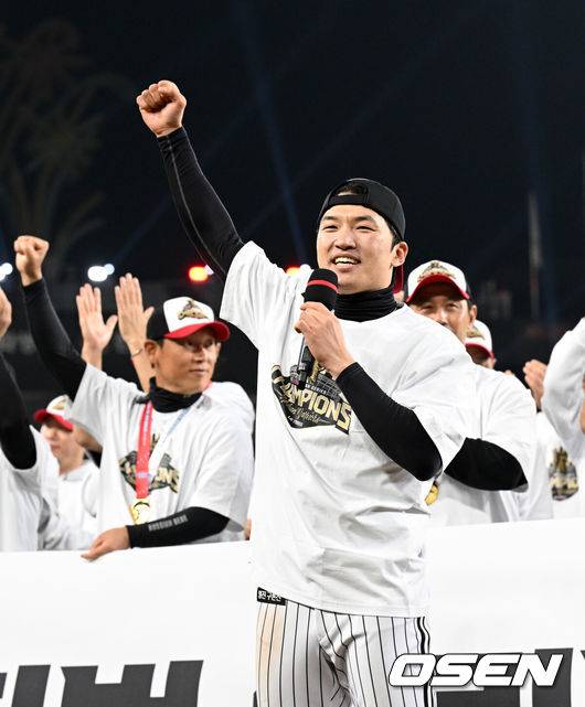 ‘FA 몸값 더 오르려나’ LG 우승 캡틴, 류지현호 주장 전격 선임 “(우승) 경험 있는 베테랑, 대표팀 이끌 적임자” [오!쎈 고척]