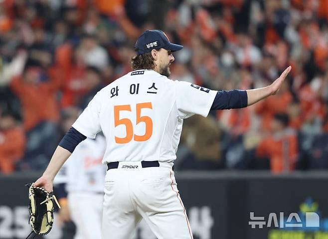 'KS 준우승' 한화, 빅리그 관심받는 폰세·와이스와 재계약 가능할까