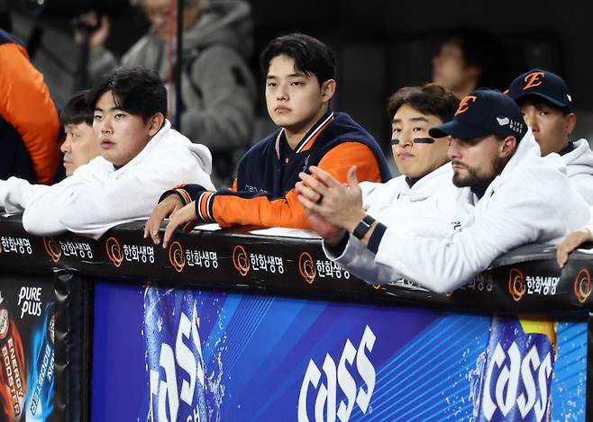 'KS 5차전 구속 급하락' 문동주, 투구 재개 가능?...류지현 감독