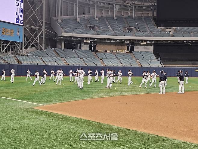 “얼마나 외로웠겠어” LG-한화 합류 ‘완전체 대표팀’, 고척 훈련 첫날 제대로 북적였다 [SS현장속으로]