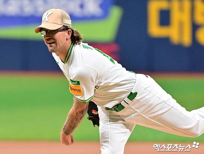 [단독] KBO 아시아쿼터 1호 탄생하나…LG, '韓 경력직' 호주 좌완 라클란 웰스 계약 임박