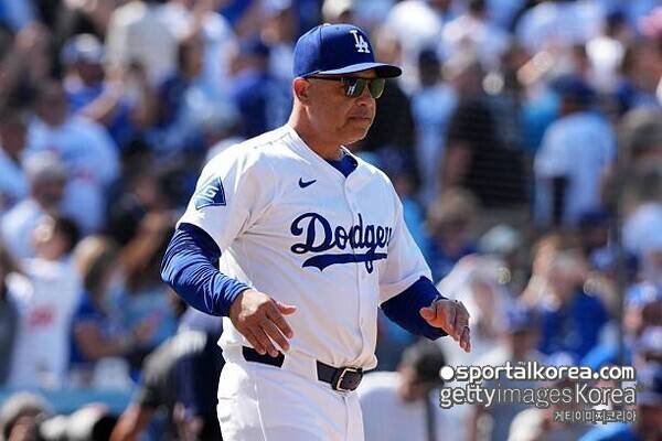 월드 시리즈 제패했는데 로버츠 이름이 없다…'다저스 상대 패배' 3팀 사령탑이 NL 올해의 감독 후보로