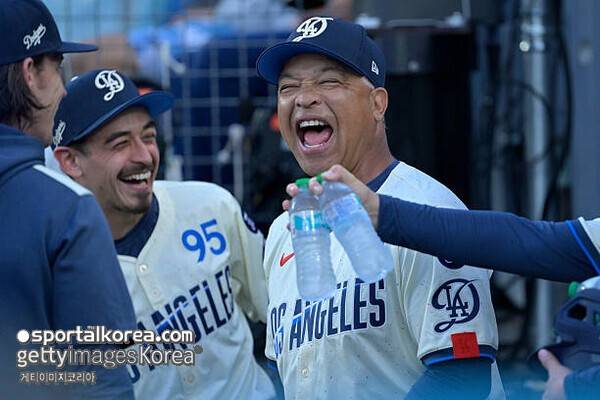 월드 시리즈 제패했는데 로버츠 이름이 없다…'다저스 상대 패배' 3팀 사령탑이 NL 올해의 감독 후보로