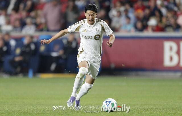 '바르셀로나, 손흥민 임대는 현명한 결정'…2조 4000억 부채 폭증, 임대 영입이 해결책