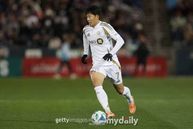 '바르셀로나, 손흥민 임대는 현명한 결정'…2조 4000억 부채 폭증, 임대 영입이 해결책