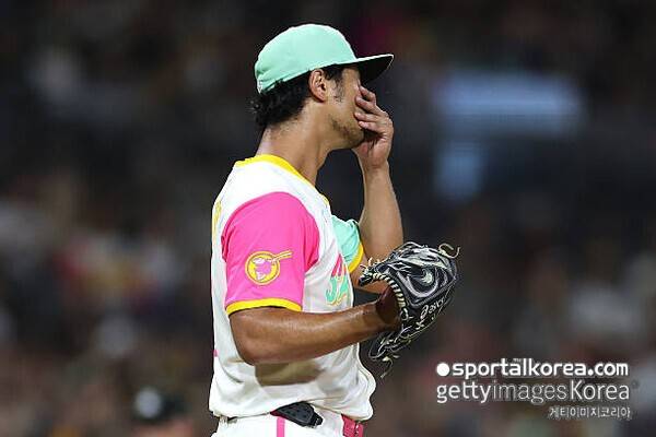 '이럴 수가' 664억 포기하고 이대로 은퇴하나? 박찬호 추월까지 9승 남았는데…다르빗슈, 팔꿈치 수술로 2026시즌 아웃
