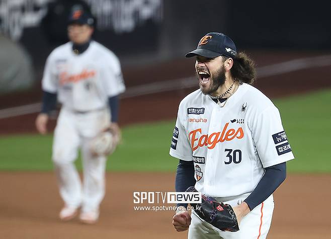 “다른 투수가 됐다” 폰세 보고 MLB는 왜 놀랐나… 몸값 치솟는다, 한국 연봉 10배 이상 찍나