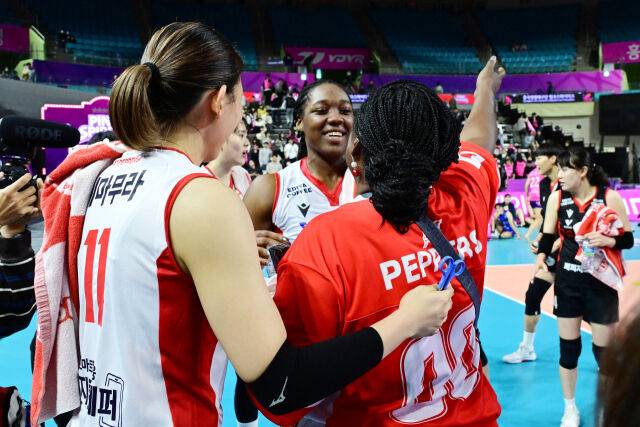 '엄마 왜 울어?'…배구 선수 출신 엄마의 눈물에 당황한 '특급 외인' [곽경훈의 현장]