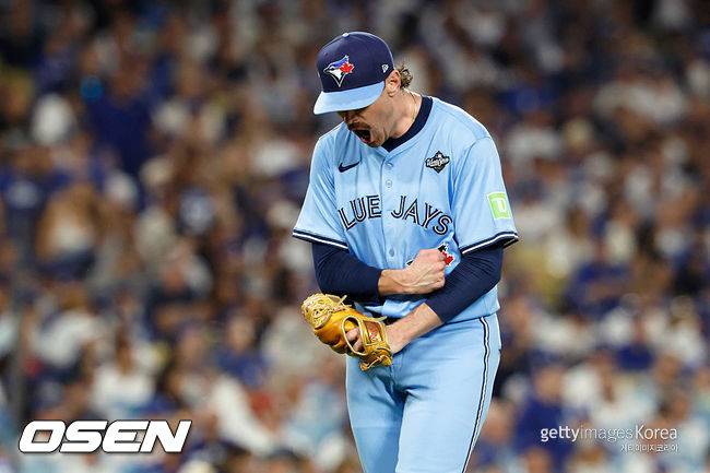 'FA 포기한다' 사이영상 투수의 충격 결정…231억 선수 옵션 실행→WS 7차전 끝내기포 설욕 노린다