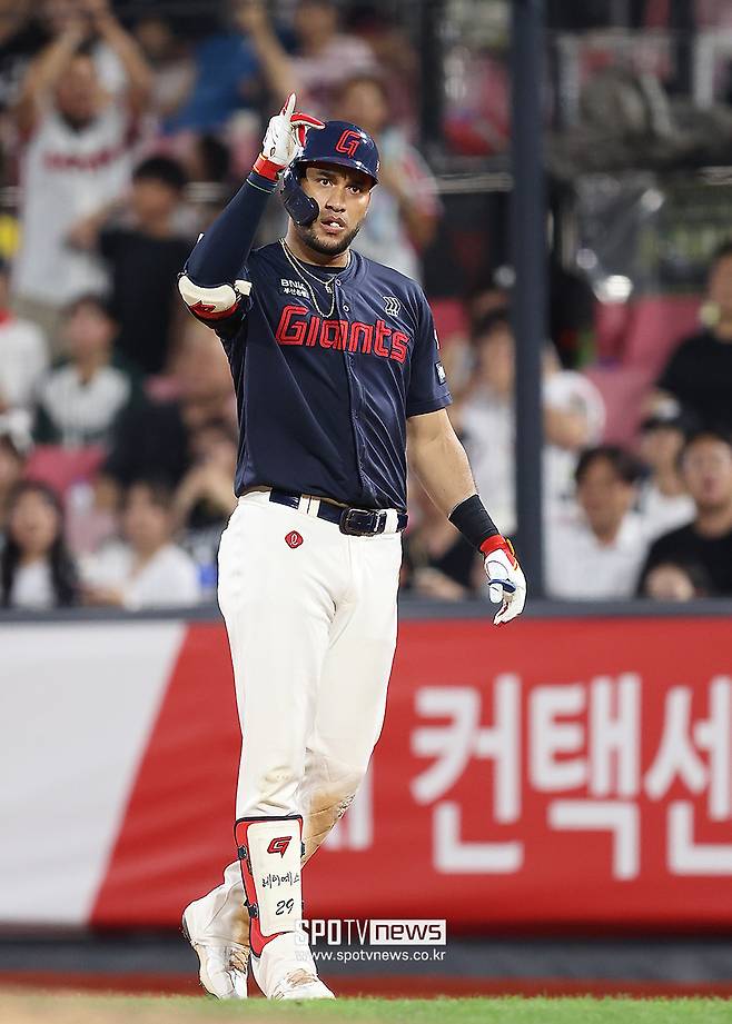 롯데 200안타 타자-158㎞ 투수 포기? 외국인 전원 바뀌나, 곧 선택의 시간 다가온다