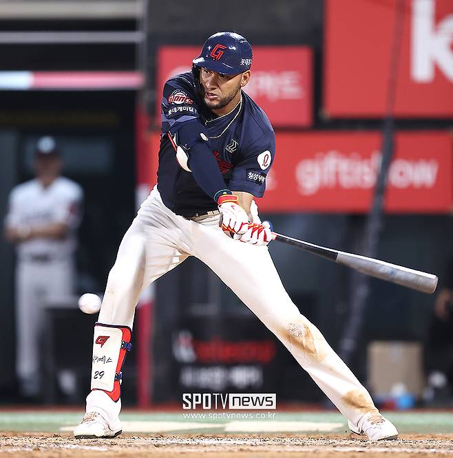 롯데 200안타 타자-158㎞ 투수 포기? 외국인 전원 바뀌나, 곧 선택의 시간 다가온다
