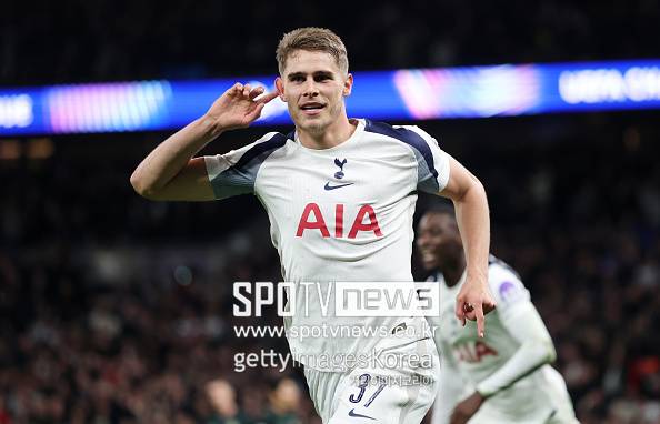 '푸스카스 수상자' 손흥민 오피셜 '공식 인정'...75m 폭풍 드리블 득점에