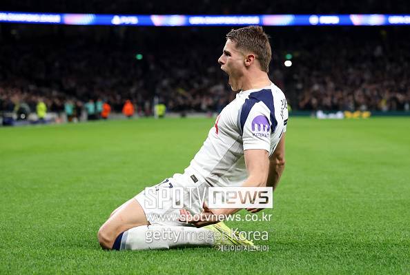 '푸스카스 수상자' 손흥민 오피셜 '공식 인정'...75m 폭풍 드리블 득점에