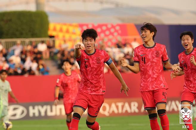 이강인도 놀랐다! 韓 축구 쾌거 '박수 짝짝짝'→U-17 월드컵 '우승 2회' 멕시코 잡았다…토너먼트 진출 청신호