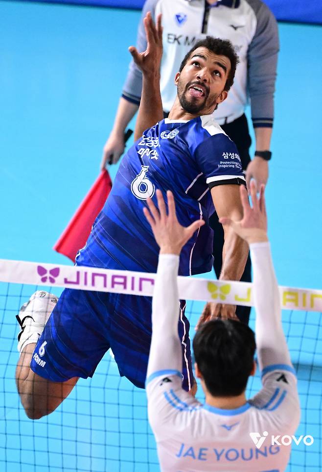 용병이 37점을 때려도 지네.. 또 범실 탓 → 감독도 할 말 잃었다