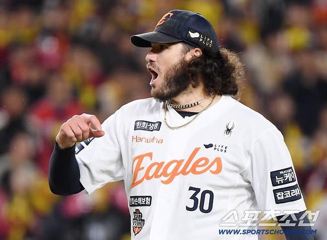 '이러다 계약 사인도 대전에서?' 이적 관심 폭발인데, 왜 연말까지 한국에 머물까