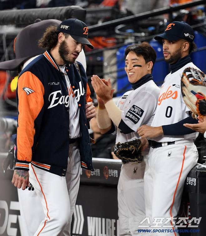 '이러다 계약 사인도 대전에서?' 이적 관심 폭발인데, 왜 연말까지 한국에 머물까