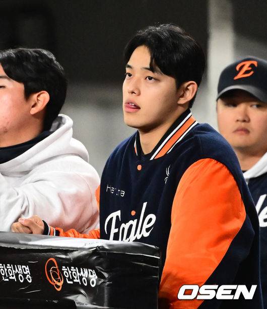 ‘충격’ 문동주 140km 미스터리 전말 밝혀졌다, 어깨 통증 참고 버티다가 그만…“지금은 괜찮습니다”