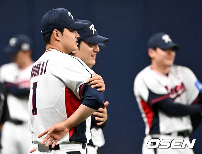 ‘충격’ 문동주 140km 미스터리 전말 밝혀졌다, 어깨 통증 참고 버티다가 그만…“지금은 괜찮습니다”