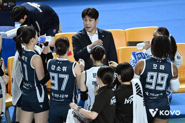 “담배 끊으시고, 만수무강하세요!” 언제나 유쾌한 강소휘, 김종민 감독에게 전하는 축하 [MD김천]